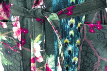 Afbeelding in Gallery-weergave laden, Floraya - Badjas Blossom - Groen - Diverse Maten - Unisex - 100% katoen